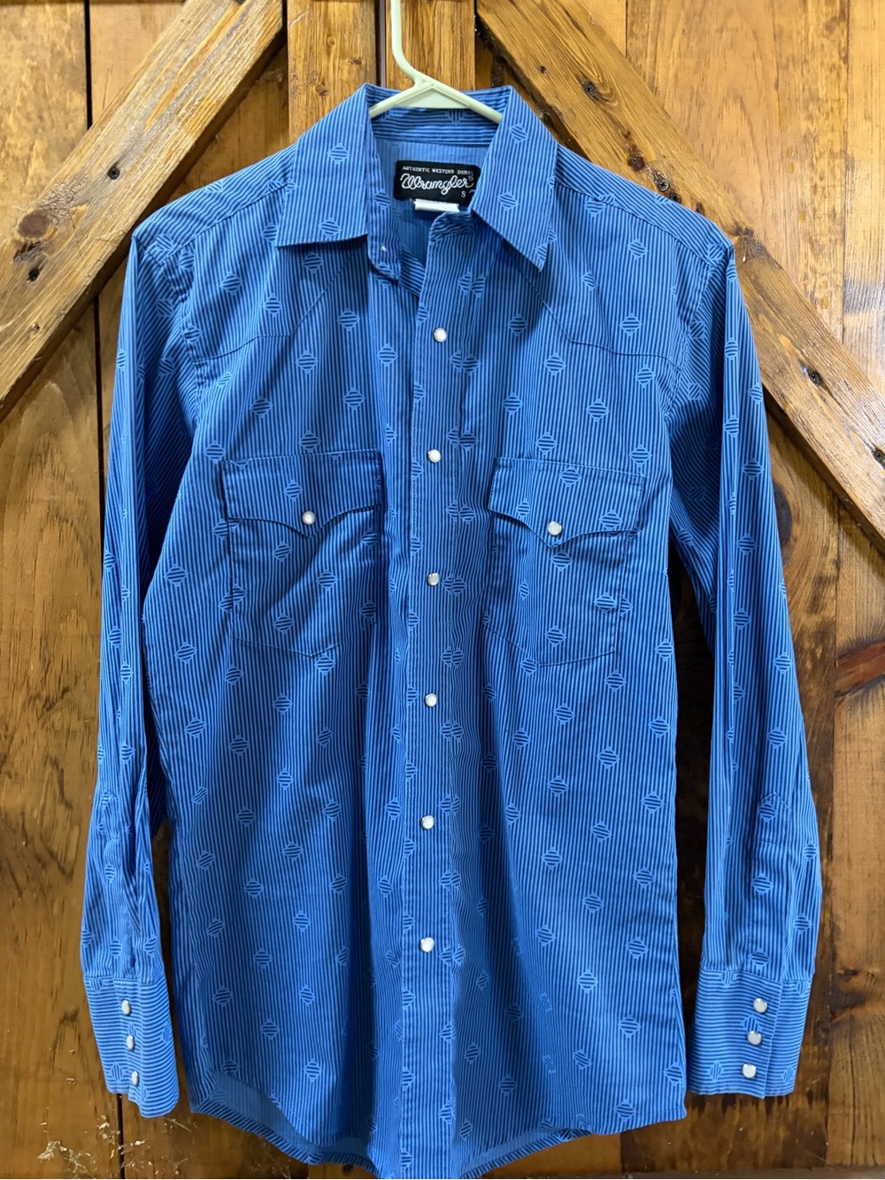 Wrangler Men’s Blue Long-Sleeve Western Button-Down Shirt
